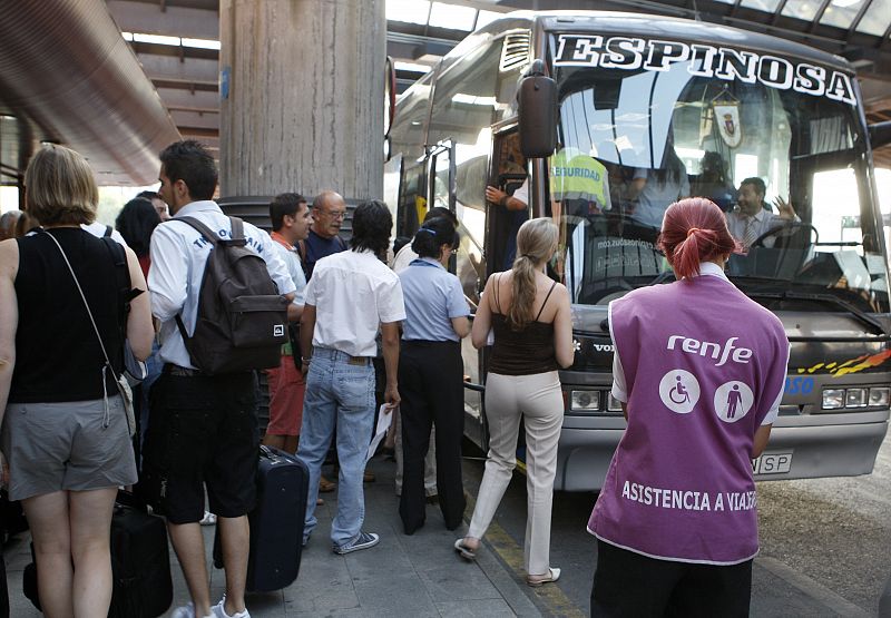 RENFE OFRECE ALTERNATIVA DE AUTOBUSES AL AVE MADRID-SEVILLA HASTA REPARAR VÍA