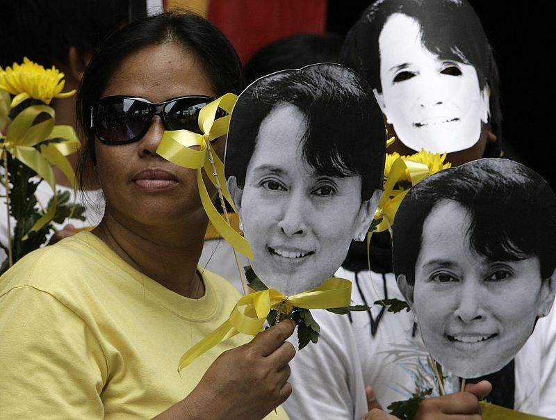 PROTESTAS EN LA EMBAJADA DE BIRMANIA EN MANILA