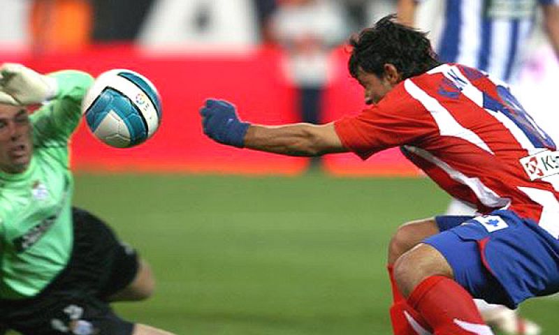 En su primera temporada en el Calderón, Agüero marcó goles de todos los colores, incluso con la mano