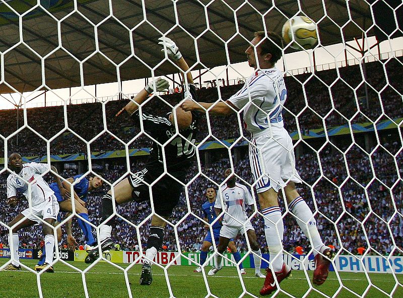 El francés no pudo evitar bajo palos el gol de Marco Materazzi en la final del Mundial en Berlin