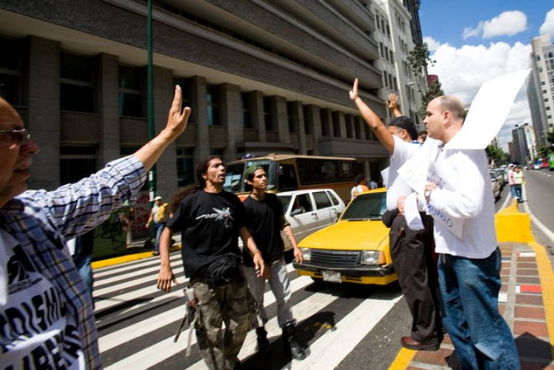 DOCE PERIODISTAS VENEZOLANOS SON HERIDOS POR PRESUNTOS AFECTOS AL GOBIERNO