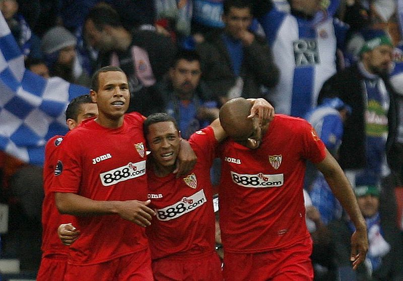 En 2007, Luis Fabiano consigue la segunda Copa de la UEFA consecutiva con el Sevilla, tras imponerse en la final al Espanyol.