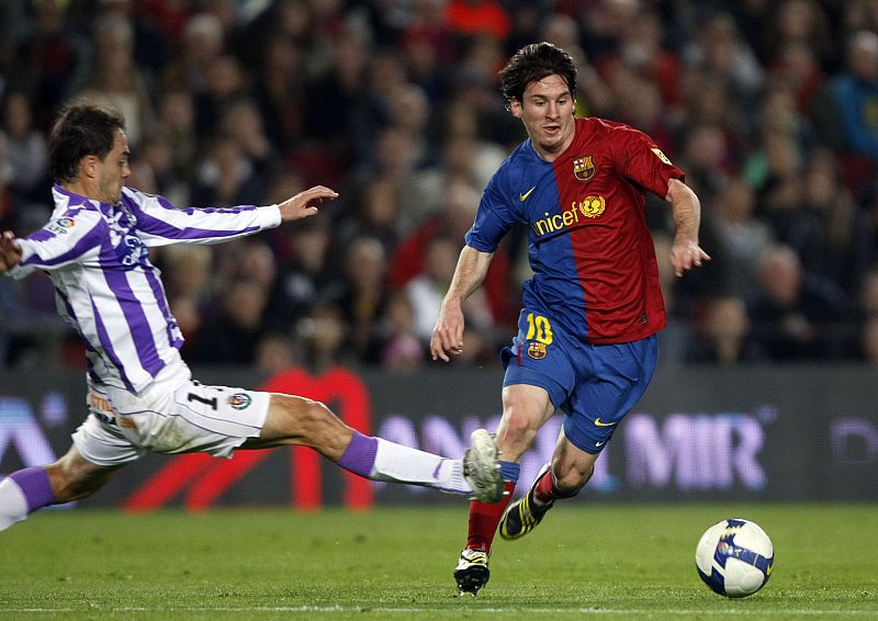 Muchas veces la única manera de frenar a Messi es en falta