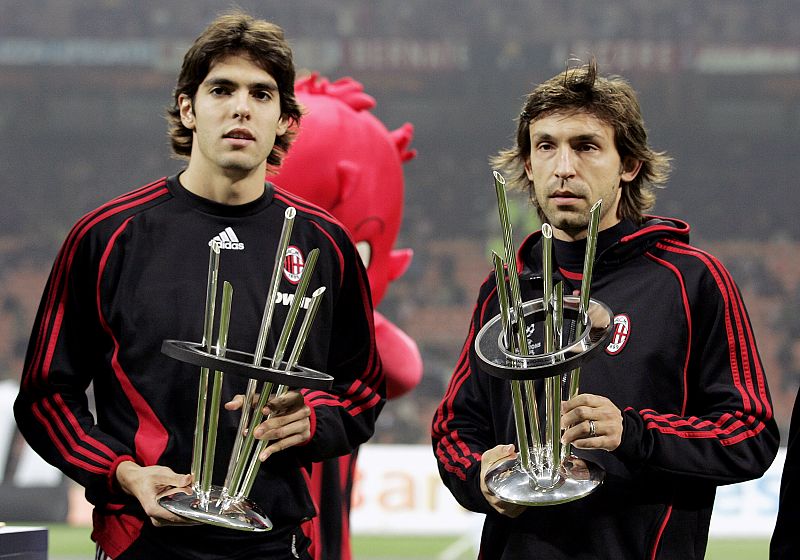 Pirlo y Kaka recibiendo el FIFPRO World XI Player Awards 2005/2006