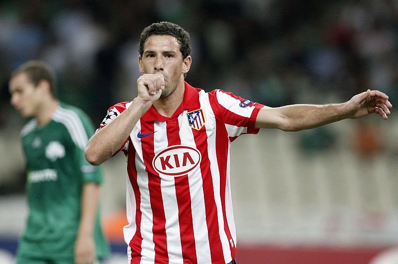 Maxi Rodríguez celebra el gol del Atlético de Madrid. El argentino marcó tras un gran pase de Diego Forlán.