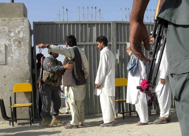 ABREN LOS COLEGIOS ELECTORALES EN LAS ELECCIONES AFGANAS