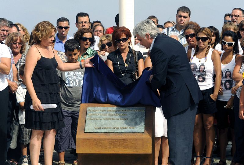 Placa homenaje a los fallecidos