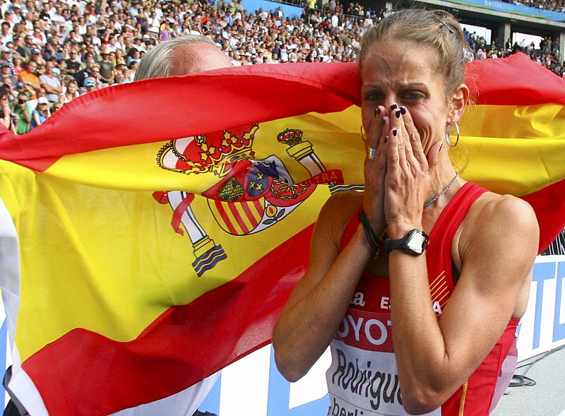 Natalia posa con la bandera pero sufre por todo lo que ha sucedido