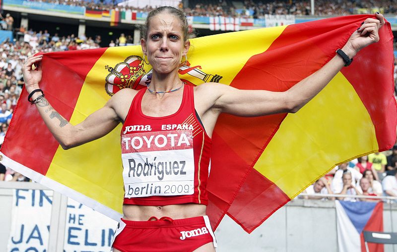 Natalia Rodríguez llora tras la final femenina de los 1500m