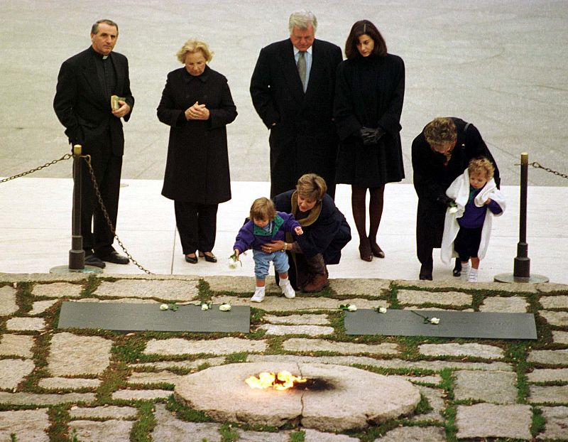 Kerry Kennedy Cuomo, daughter of Robert Fitzgerald Kennedy, helps her daughter Mariah Cuomo place a ..