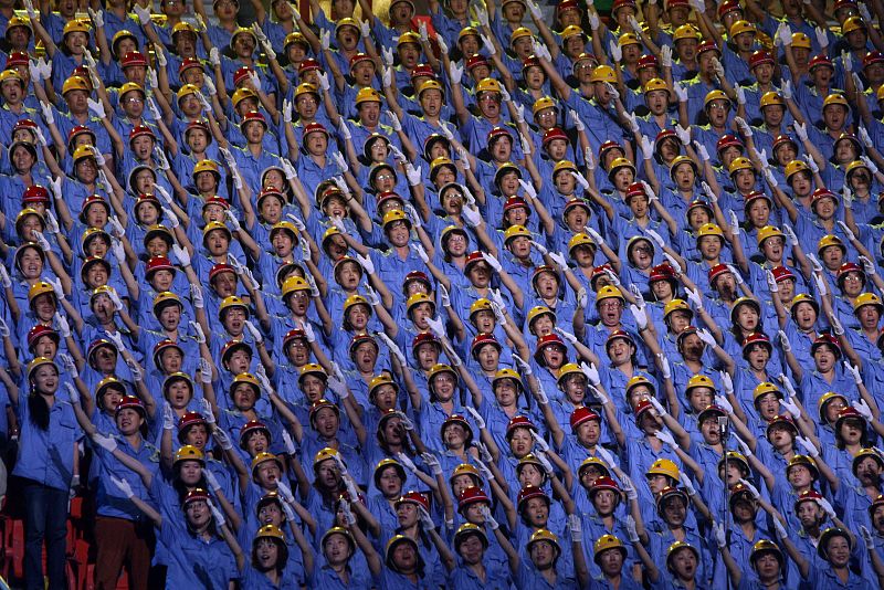 CORO CANTA COMO PARTE DE LAS CELEBRACIONES DEL ANIVERSARIO 60 DE LA REPÚBLICA POPULAR CHINA