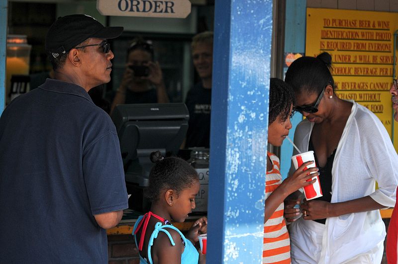 PRESIDENTE OBAMA DE VACACIONES EN LA ISLA DE MARTHA'S VINEYARD