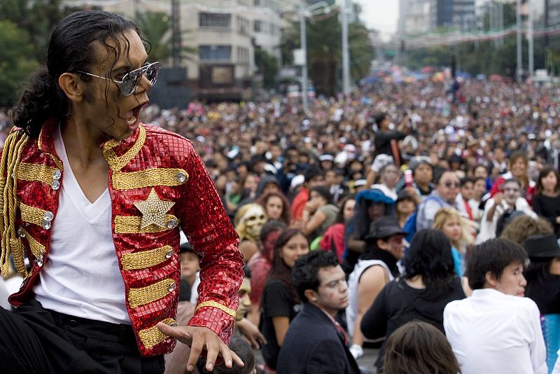 HOMENAJE A MICHAEL JACKSON EN CIUDAD DE MÉXICO EN EL DÍA EN QUE CUMPLÍA 51 AÑOS