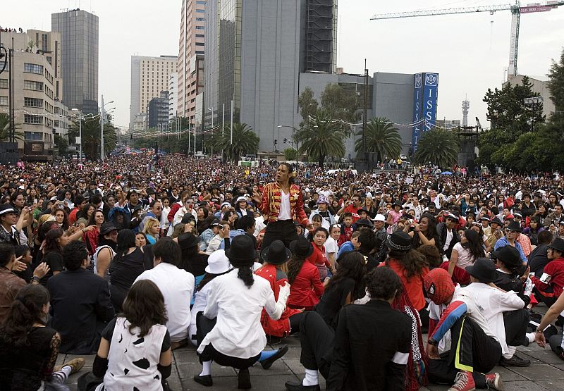 HOMENAJE A MICHAEL JACKSON EN CIUDAD DE MÉXICO EN EL DÍA EN QUE CUMPLÍA 51 AÑOS