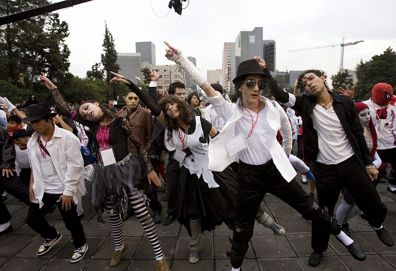 HOMENAJE A MICHAEL JACKSON EN CIUDAD DE MÉXICO EN EL DÍA EN QUE CUMPLÍA 51 AÑOS