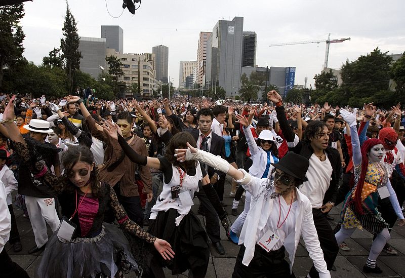 HOMENAJE A MICHAEL JACKSON EN CIUDAD DE MÉXICO EN EL DÍA EN QUE CUMPLÍA 51 AÑOS