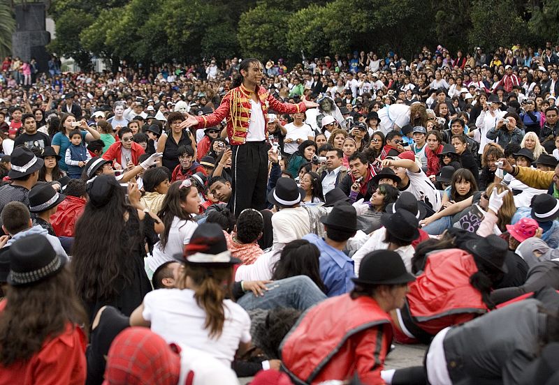 HOMENAJE A MICHAEL JACKSON EN CIUDAD DE MÉXICO EN EL DÍA EN QUE CUMPLÍA 51 AÑOS