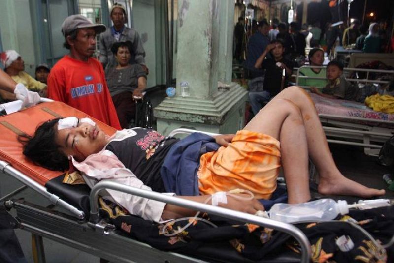 SEÍSMO DE 7,4 GRADOS DE MAGNITUD SACUDE LA ISLA DE JAVA