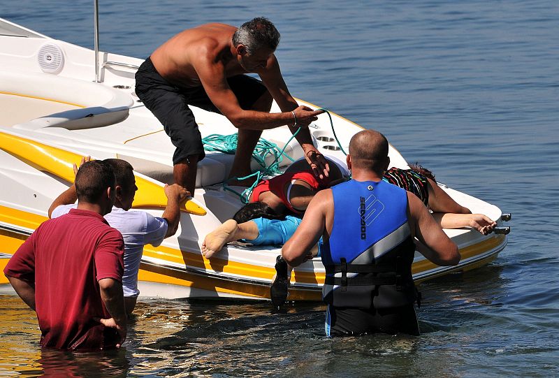 MUEREN 17 PERSONAS AHOGADAS AL HUNDIRSE UN BARCO EN UN LAGO DE MACEDONIA
