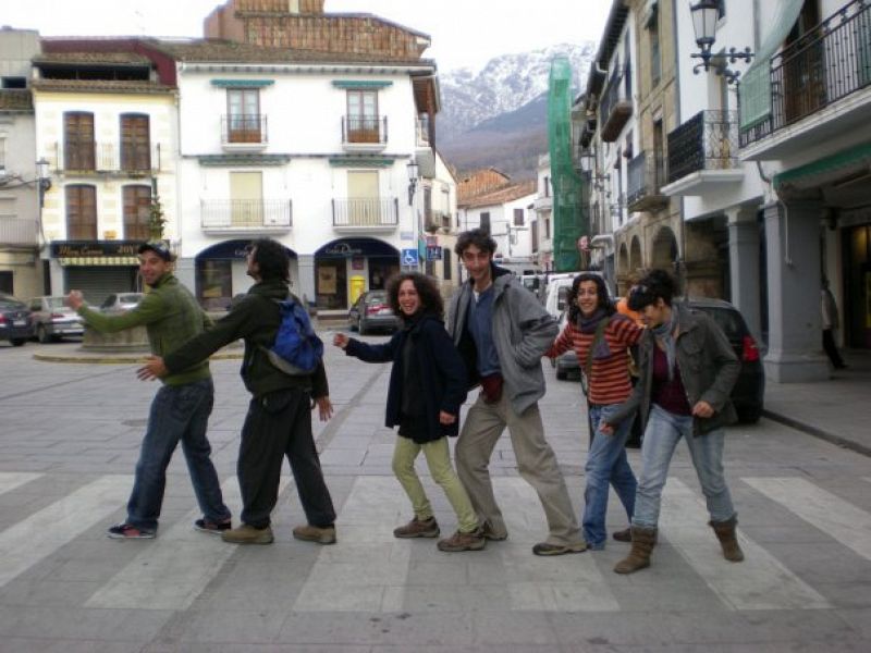 Beatriz se pasea por Extremadura al más puro estilo Beatle