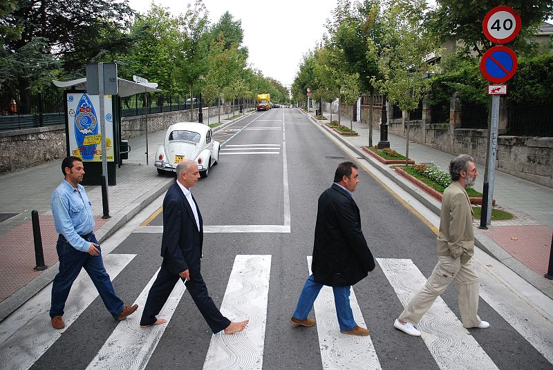 Foto realizada con motivo del 40º aniversario de la portada de Abbey Road por los miembros del club Beatle de Cantabria. Una de las fotografias fue publicada por el diario EL MUNDO edicion Cantabria