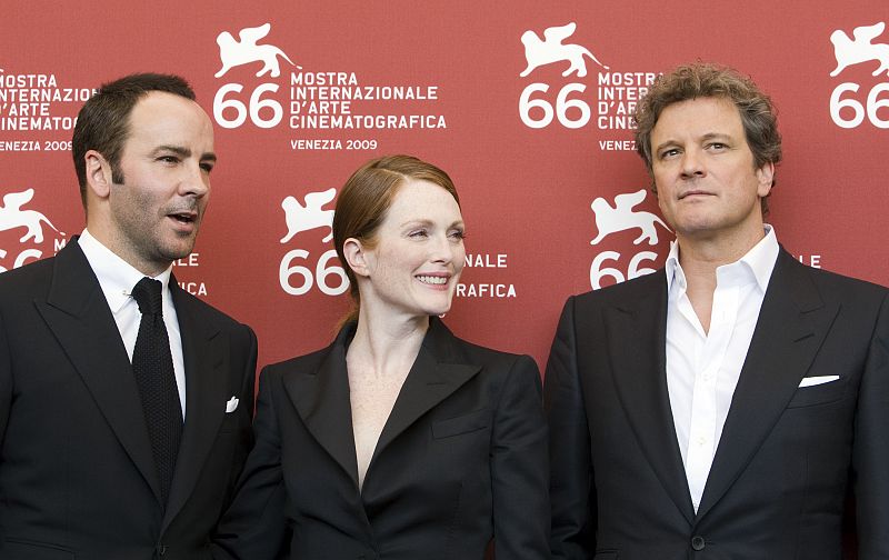 Tom Ford y los actores Julianne Moore y Colin Firth