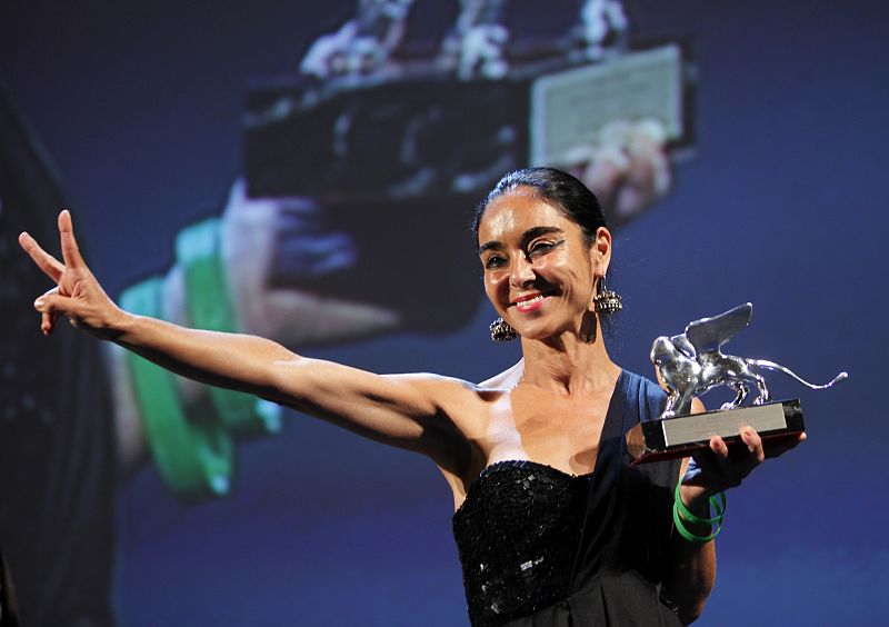 Neshat, director of "Zanan Bedone Mardan", receives a Silver Lion for Best Director during the closing ceremony of the 66th Venice Film Festival