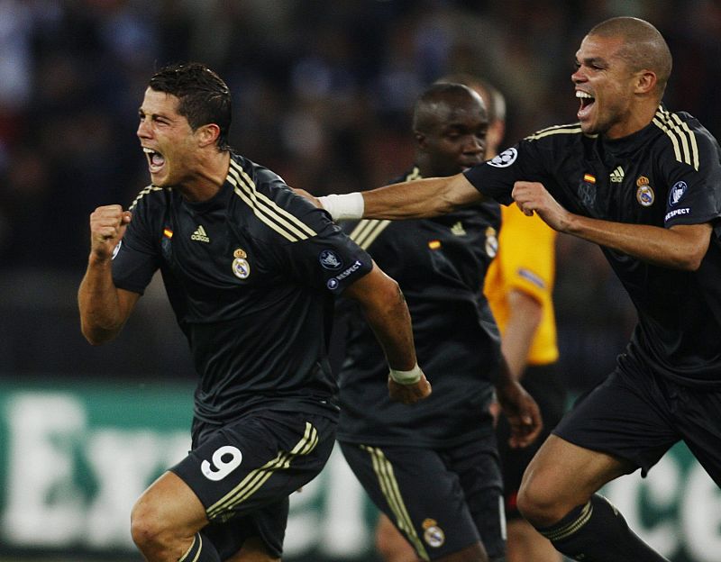 Cristiano celebra el gol con su compatriota Pepe.