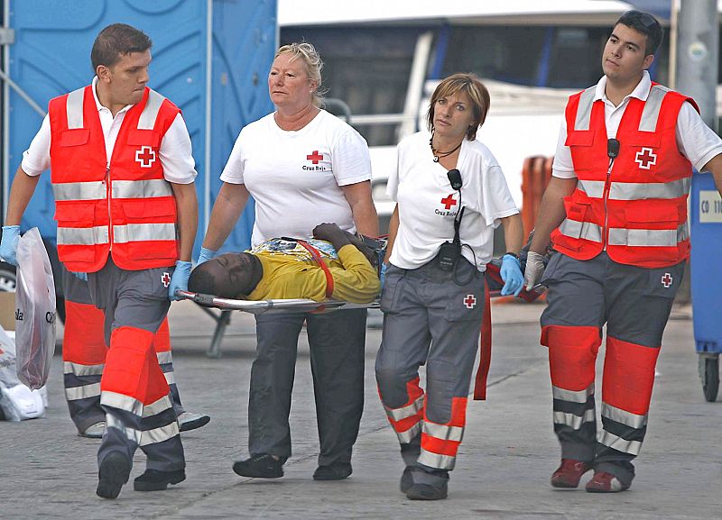 Interceptan en Tenerife un cayuco con 65 inmigrantes a bordo