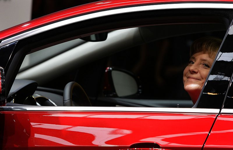Angela Merkel en el Salón del Automóvil