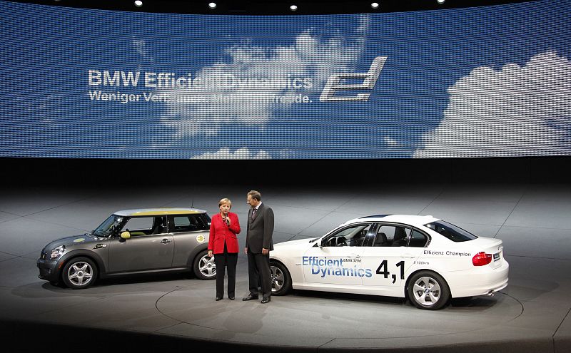 Angela Merkel en el Salón del Automóvil