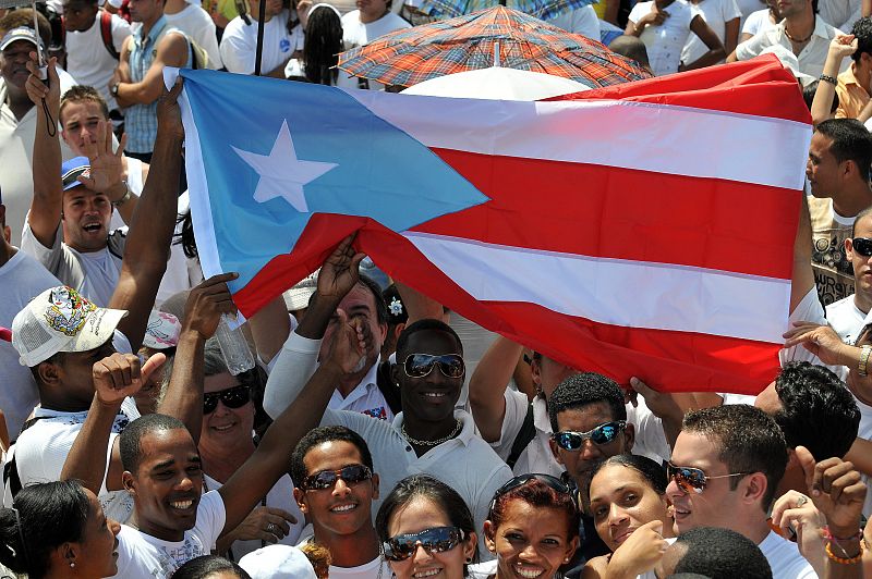 UNA TÓRRIDA HABANA VESTIDA DE BLANCO SE MOVILIZA PARA EL HISTÓRICO CONCIERTO