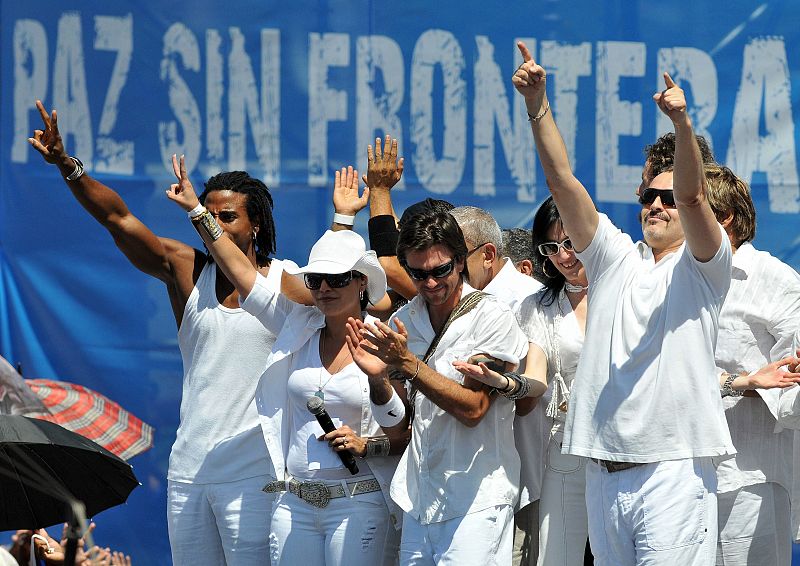 UNA TÓRRIDA HABANA VESTIDA DE BLANCO SE MOVILIZA PARA EL HISTÓRICO CONCIERTO