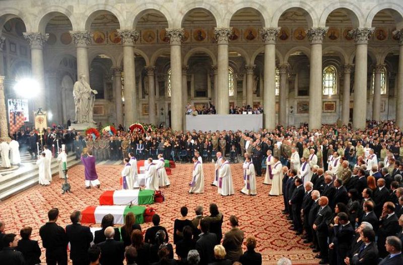  Vista general de la basílica de San Pablo Extramuros en Roma. 