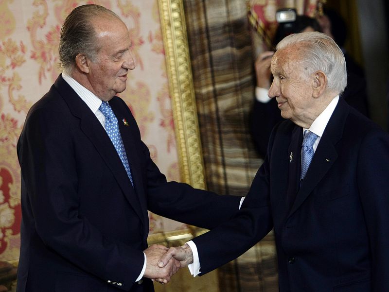 El rey Juan Carlos ha sido uno de los grandes apoyos de la candidatura. En la imagen, en una recepción junto a Juan Antonio Samaranch, presidente de honor del Comité Olímpico Internacional.