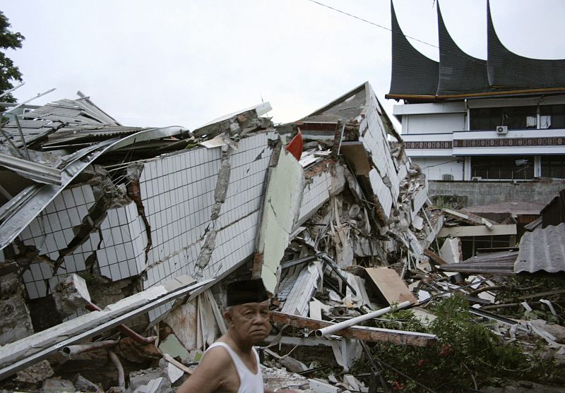 El terremoto ha dejado numerosos destrozos en la ciudad de Padang.