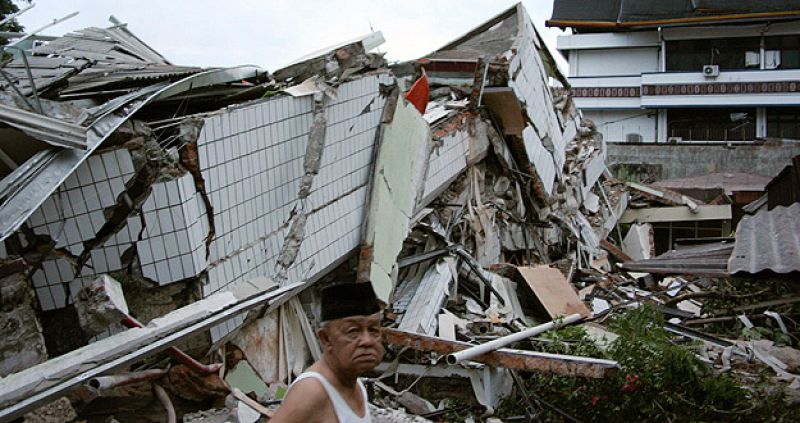 El terremoto ha dejado numerosos destrozos en la ciudad de Padang.