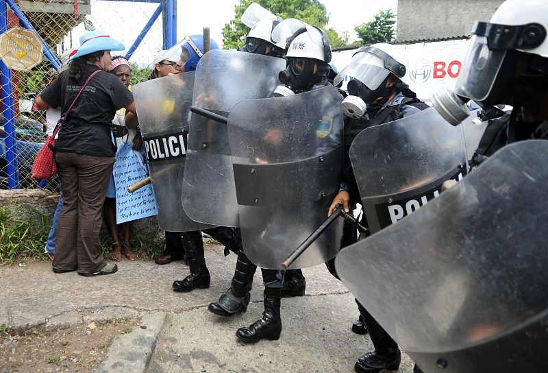 SEGUIDORES DE ZELAYA PROTESTAN POR LA FALTA DE LIBERTAD DE EXPRESIÓN