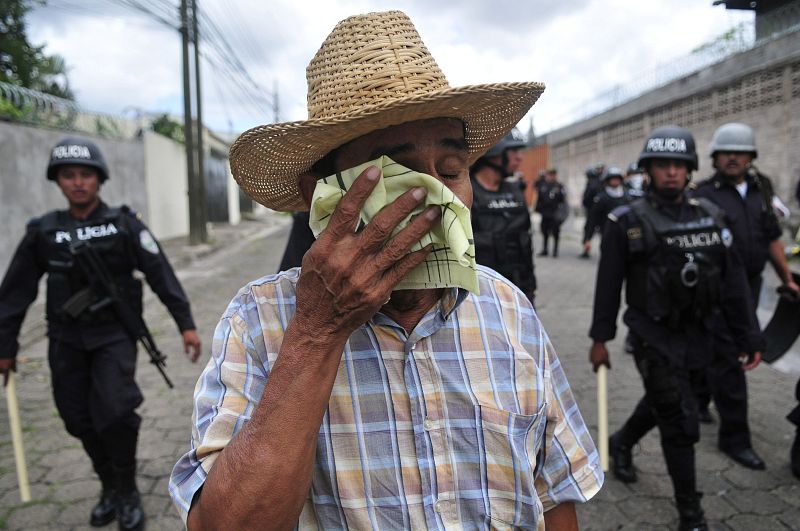 SEGUIDORES DE ZELAYA PROTESTAN POR LA FALTA DE LIBERTAD DE EXPRESIÓN