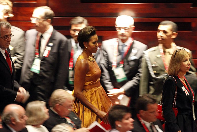 Michelle Obama llega a la casa de la Ópera de Copenhague, donde se celebra la ceremonia inaugural del COI. Este viernes el Comité Olímpico elegirá sede para los Juegos de 2016.