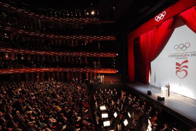 La ceremonia ha comenzado con el discurso del actual presidente del COI, Jacques Rogge.   