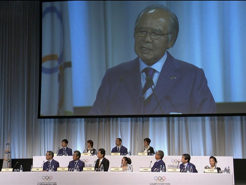 Los miembros de Tokio 2016 escuchan con atención la intervención de Chiharu Igaya, uno de sus ponentes.