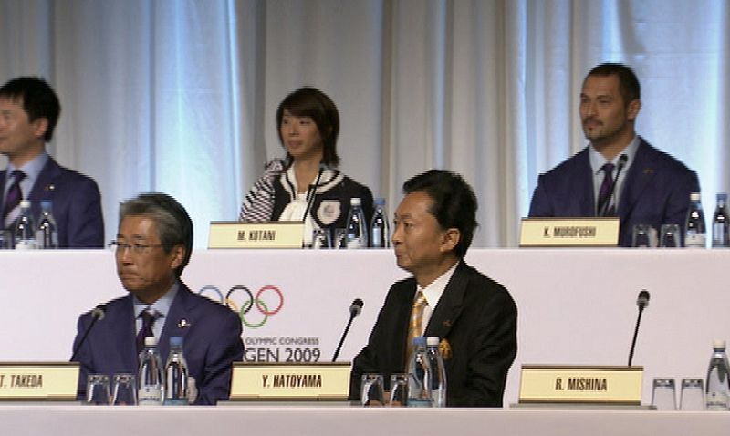 Los miembros de la delegación de Tokio 2016, encabezados por su primer ministro Hatoyama, escuchan con atención una de las ponencias.