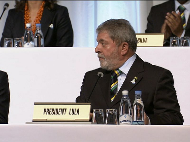 El presidente de la República Federativa del Brasil, Luiz Inácio Lula da Silva, escucha atentamente a los representantes de la candidatura de Río de Janeiro 2016.