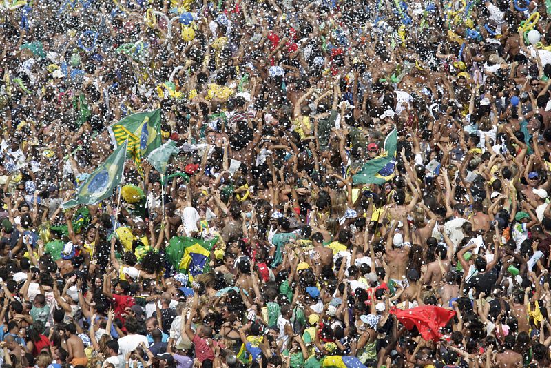 Por momentos, Río de Janeiro ha parecido revivir sus famosos Carnavales.