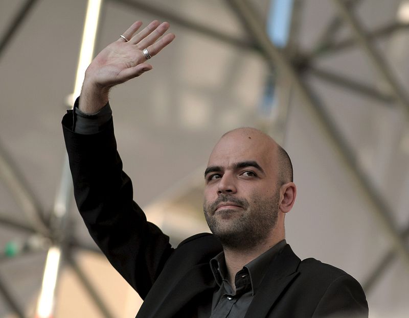 MÁS DE CIEN MIL PERSONAS PROTESTAN CONTRA BERLUSCONI Y POR LIBERTAD DE PRENSA