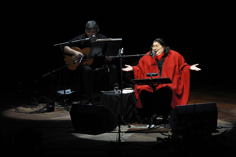 Renowned Argentine folk singer Mercedes Sosa sings during her performance at concert in Tel Aviv
