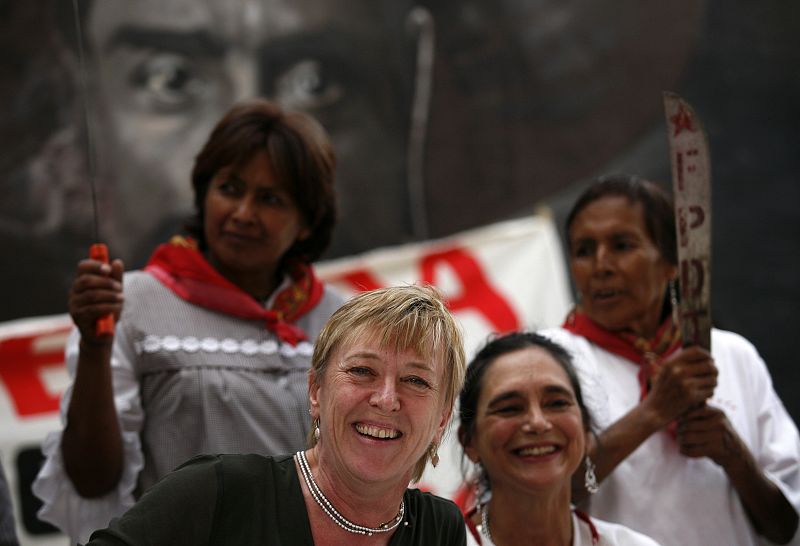 Jody Williams, premiada por su lucha contra las minas anti persona en 1997.
