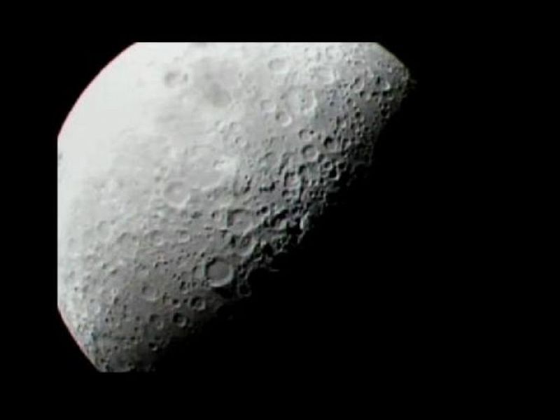 La misión LCROSS ha consistido en un doble impacto sobre la superficie lunar con el objetivo de levantar los materiales de su superficie y confirmar si hay agua en el satélite