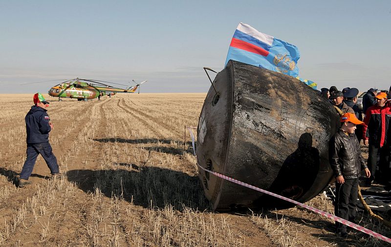 ATERRIZA LA SOYUZ EN LA QUE VIAJABAN DOS ASTRONAUTAS Y GUY LALIBERTÉ